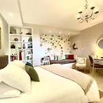 住宿加早餐酒店 Reveries En Perigord D'hotes De Charme 萨尔拉拉卡内达